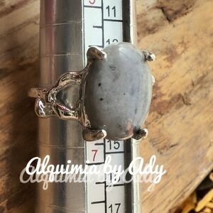 Alquimia Silver Ring with Elegant Gray Stone